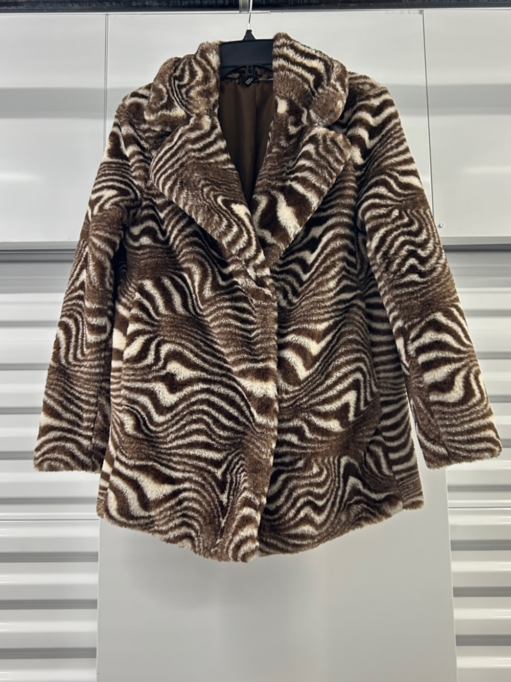 BROWN AND WHITE PRINT FAUX FUR JACKET COAT - xs